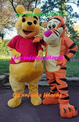 Winnie et tigrou mascottes les enfants fetards